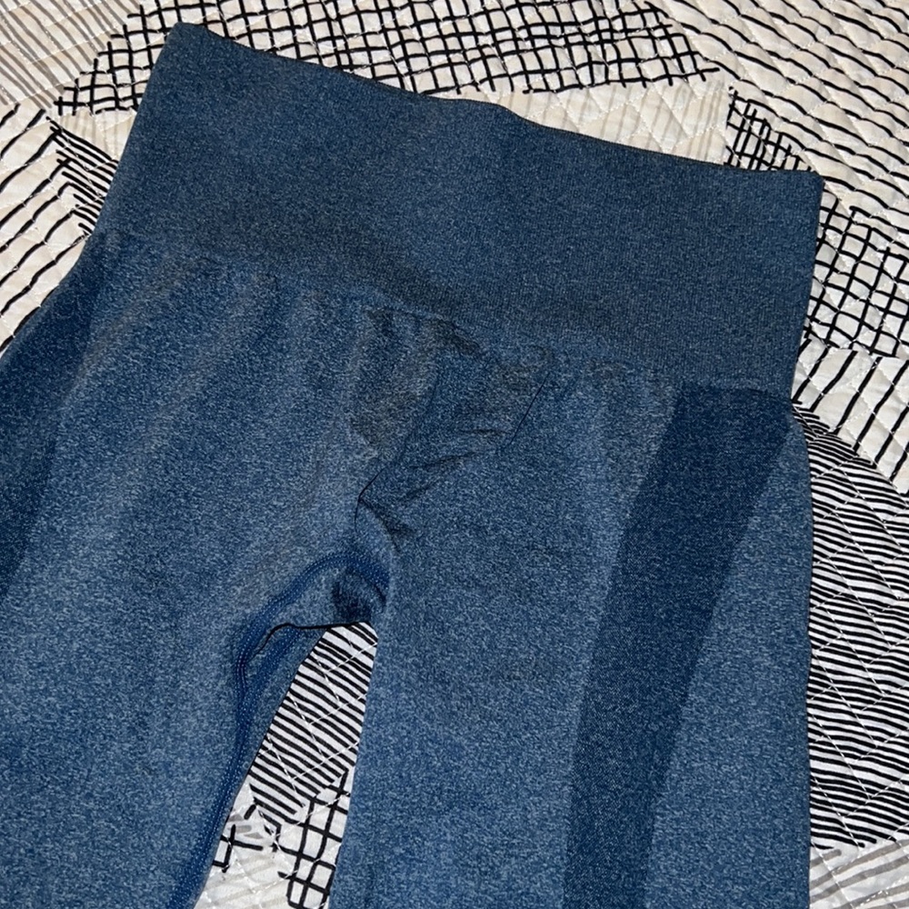 Amazon seamless leggings. - Picture 2 of 4